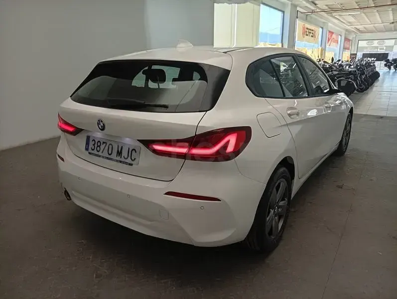 Usado BMW 116 116 CV (85 kW) 2023 Blanco Utilitario