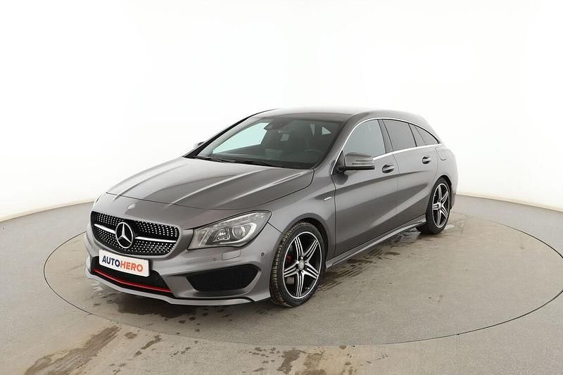 Usado Mercedes CLA250 Shooting Brake AMG line 210 CV (154 kW) 2015 Gris Familiar
