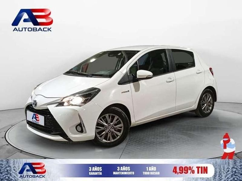 Usado Toyota Yaris Hybrid Active 99 CV (72 kW) 2020 Blanco Utilitario