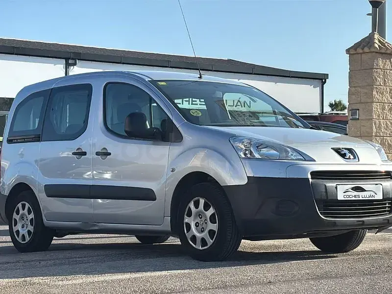 Usado Peugeot Partner Tepee 90 CV (66 kW) 2010 Gris / plata Monovolumen