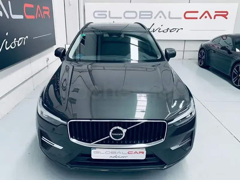 Usado Volvo XC60 Core 197 CV (144 kW) 2022 Gris / plata SUV