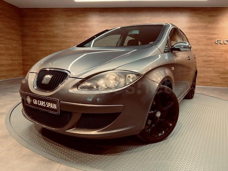 Usado Seat Altea 102 CV (75 kW) 2005 Gris / plata Monovolumen