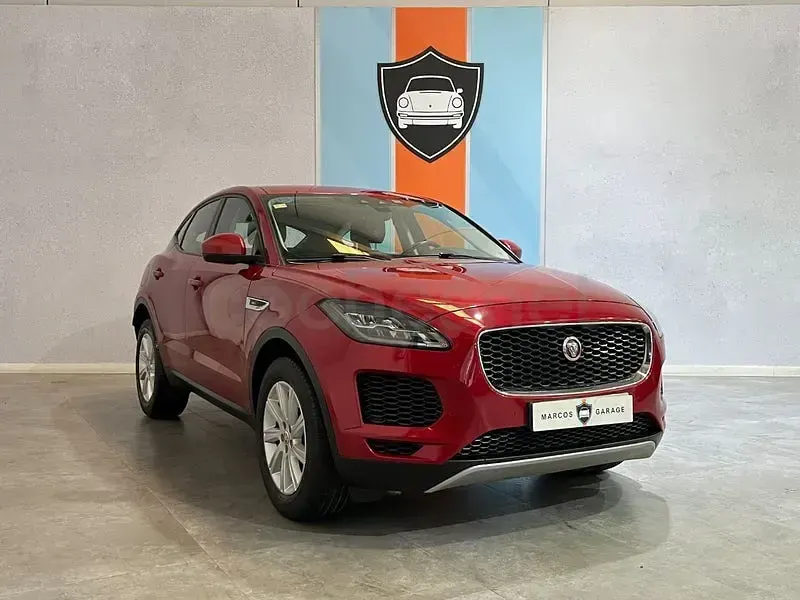 Usado Jaguar E-Pace R-Dynamic 150 CV (110 kW) 2018 Rojo SUV
