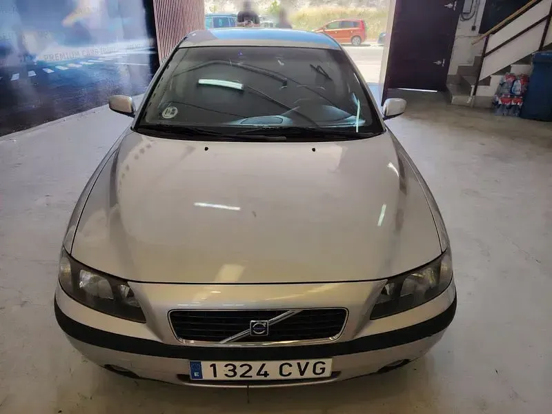 Usado Volvo S60 163 CV (119 kW) 2004 Gris / plata Berlina