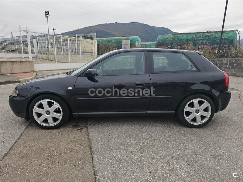 Usado Audi A3 Ambiente 130 CV (95 kW) 2001 Negro Berlina