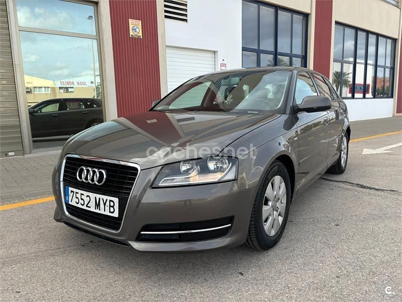 Gris / plata Usado 2011 Audi A3 Sportback Ambition Berlina | 6700 € (Super precio) - Imagen 1/4