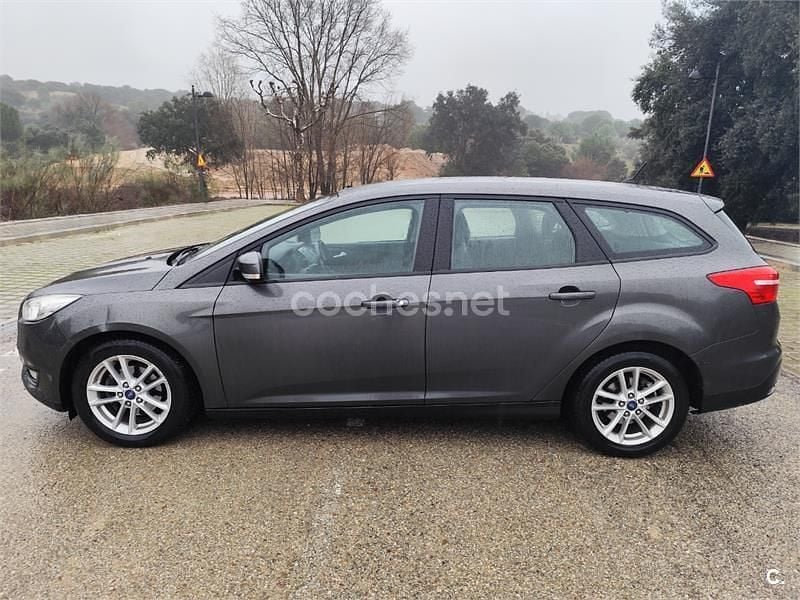 Usado Ford Focus Titanium 125 CV (91 kW) 2017 Gris / plata Familiar
