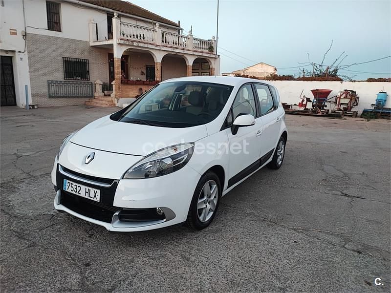 Usado Renault Scénic III Expression 95 CV (69 kW) 2012 Blanco Monovolumen