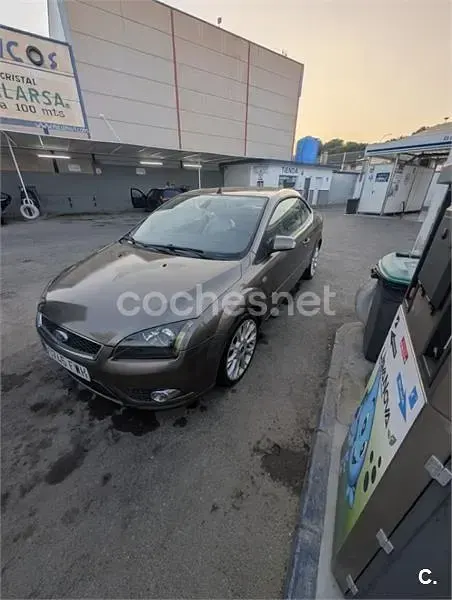 Usado Ford Focus Cabriolet Titanium 136 CV (100 kW) 2007 Marrón Descapotable