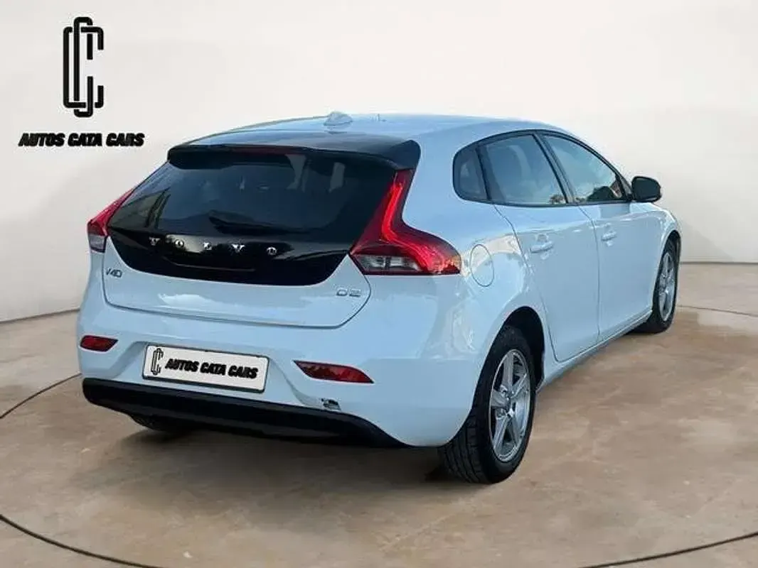 Usado Volvo V40 Kinetic 114 CV (83 kW) 2015 Blanco Utilitario