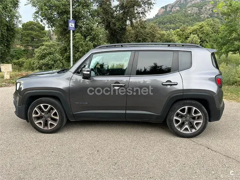 Usado Jeep Renegade Night Eagle 120 CV (88 kW) 2017 Gris / plata SUV