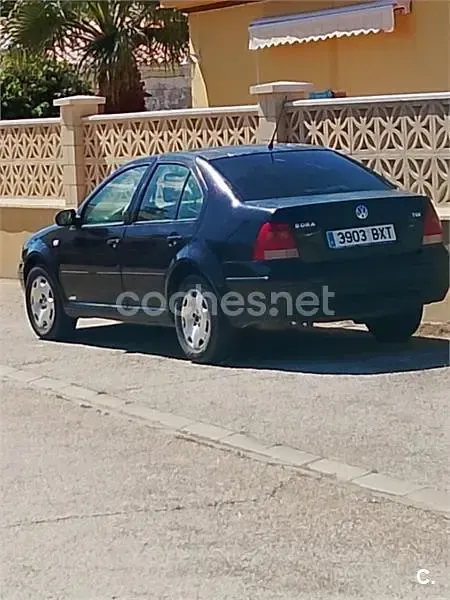 Usado VW Bora Highline 115 CV (84 kW) 2001 Negro Berlina