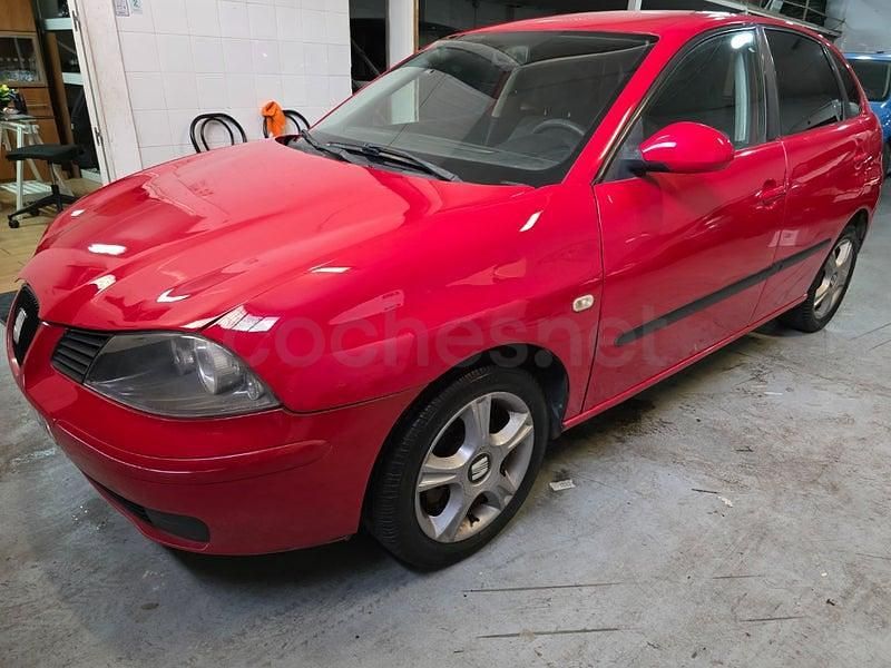 Usado Seat Ibiza 75 CV (55 kW) 2003 Rojo Utilitario
