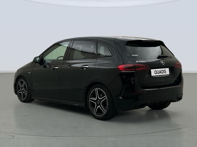 Usado Mercedes B200 150 CV (110 kW) 2021 Negro Utilitario