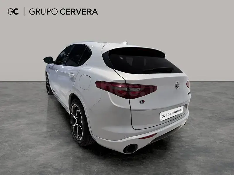 Usado Alfa Romeo Stelvio Veloce 210 CV (154 kW) 2020 Gris / plata SUV