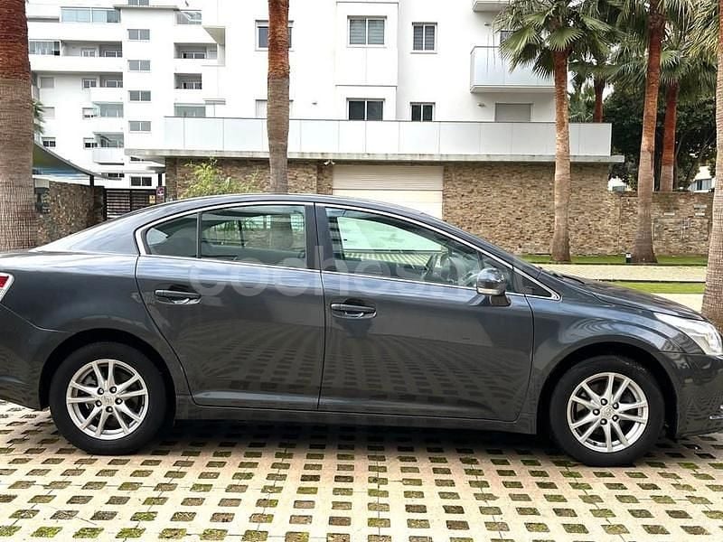 Usado Toyota Avensis Active 126 CV (92 kW) 2011 Gris / plata Berlina