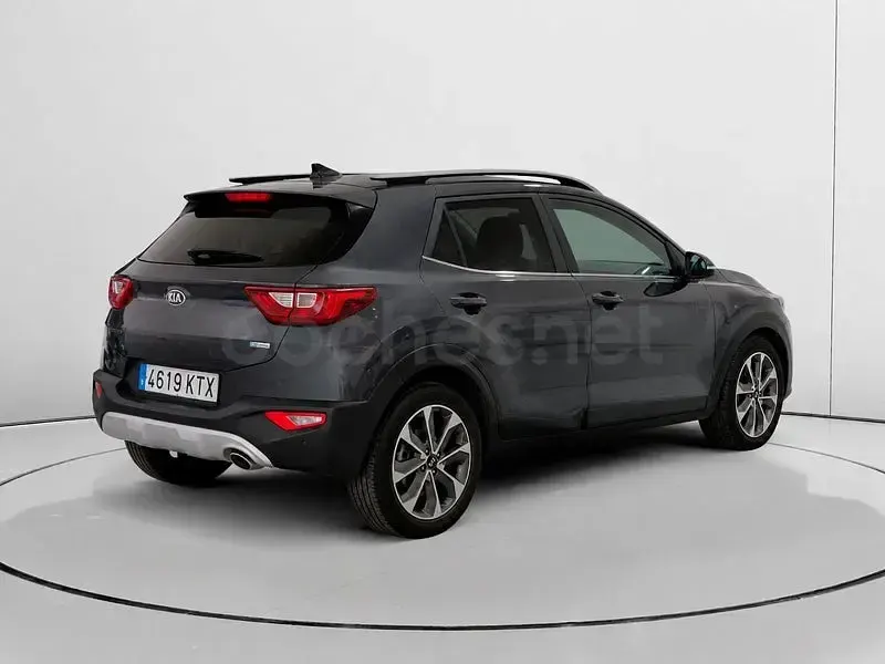Usado Kia Stonic 120 CV (88 kW) 2019 Gris SUV
