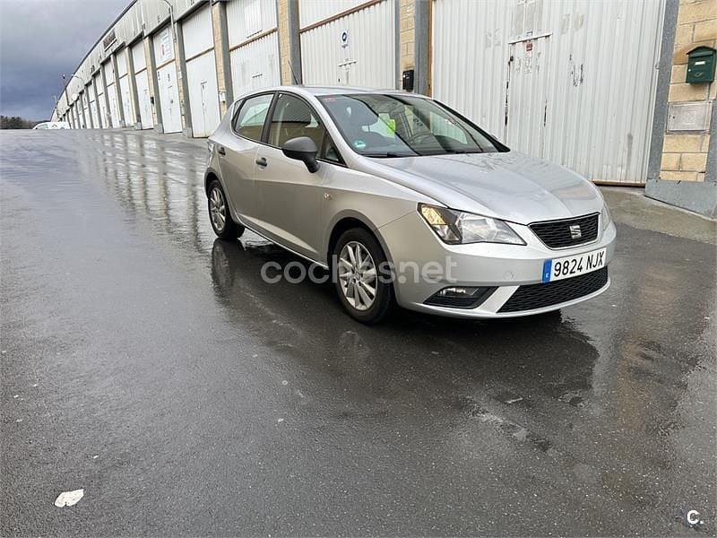 Usado Seat Ibiza Reference 90 CV (66 kW) 2016 Gris / plata Berlina