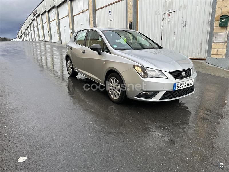 Usado Seat Ibiza Reference 90 CV (66 kW) 2016 Gris / plata Berlina