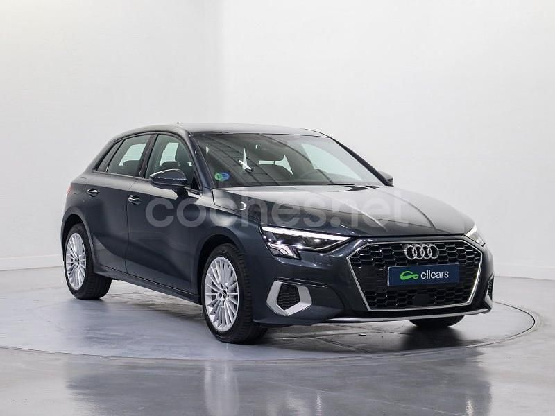 Usado Audi A3 Advanced Plus 110 CV (80 kW) 2024 Gris / plata Berlina
