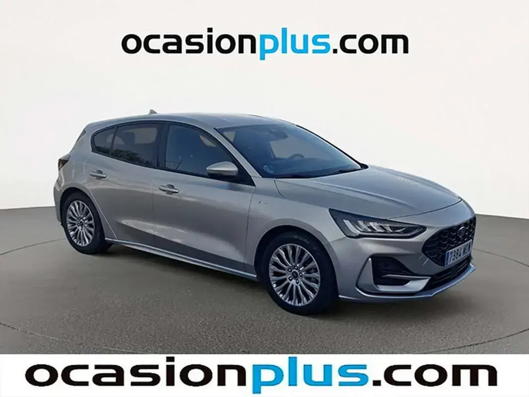 Usado Ford Focus ST-Line 125 CV (91 kW) 2023 Plateado Utilitario