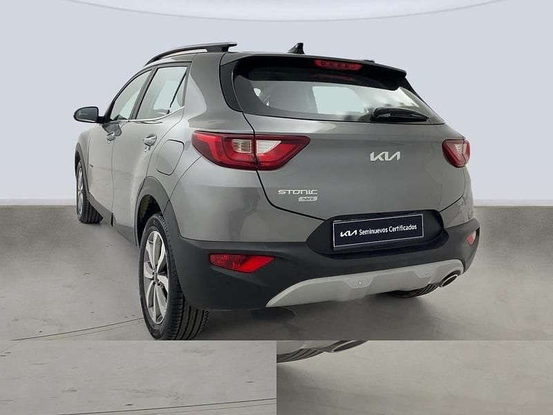 Usado Kia Stonic 100 CV (73 kW) 2025 Gris SUV