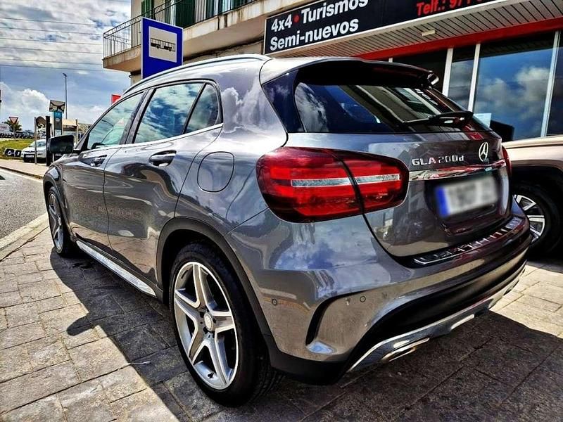 Usado Mercedes GLA200 AMG line 136 CV (100 kW) 2017 Gris SUV