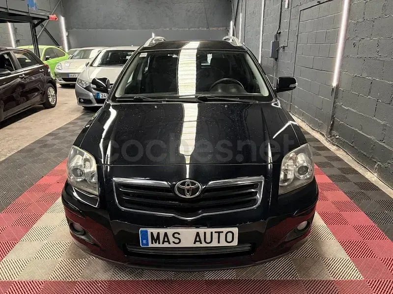 Usado Toyota Avensis Sol 126 CV (92 kW) 2008 Negro Familiar