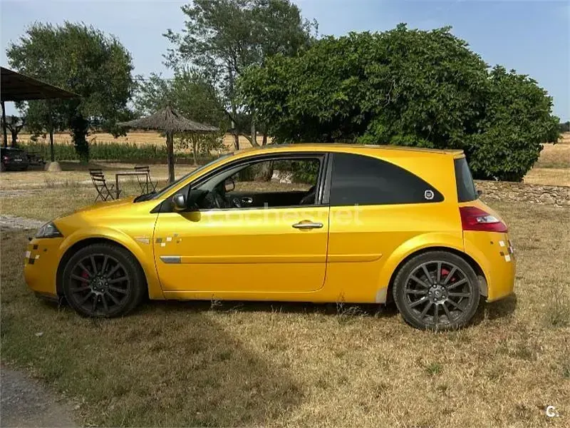 Usado Renault Mégane III 230 CV (169 kW) 2008 Amarillo Berlina