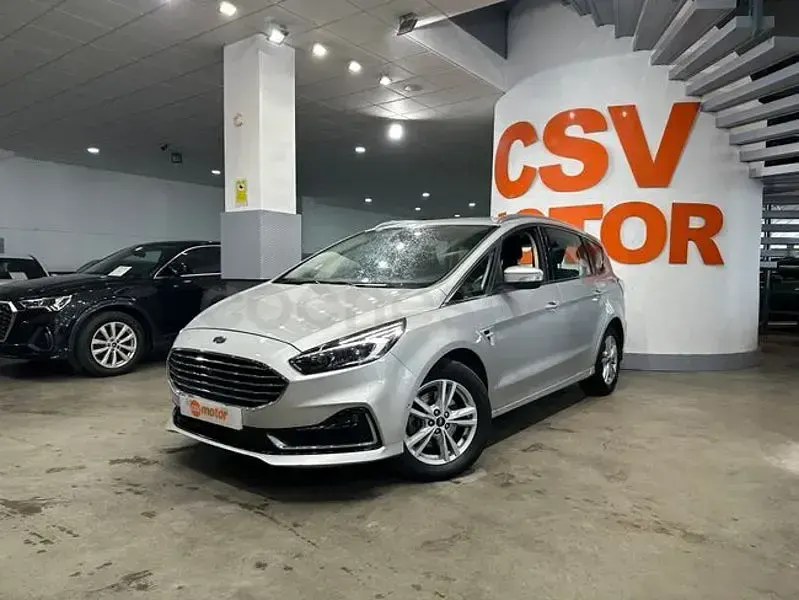 Usado Ford S-MAX Titanium 190 CV (139 kW) 2023 Gris / plata Monovolumen