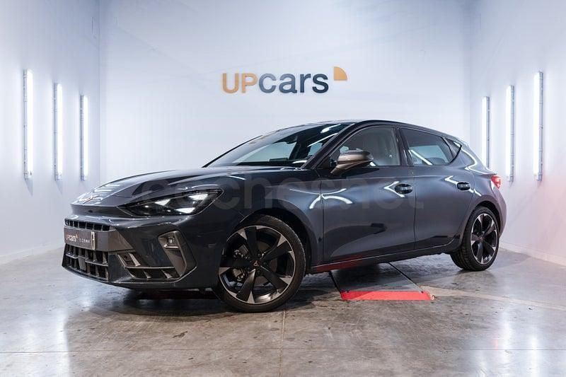 Usado Cupra Leon 150 CV (110 kW) 2024 Gris / plata Berlina