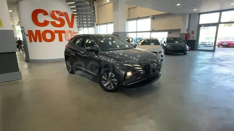 Usado Hyundai Tucson 230 CV (169 kW) 2023 Gris / plata SUV