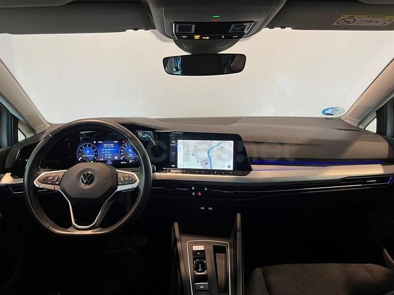 Usado VW Golf VIII Life 110 CV (80 kW) 2024 Gris / plata Berlina