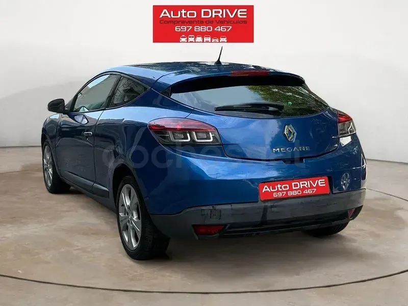 Usado Renault Mégane III 105 CV (77 kW) 2010 Azul Berlina
