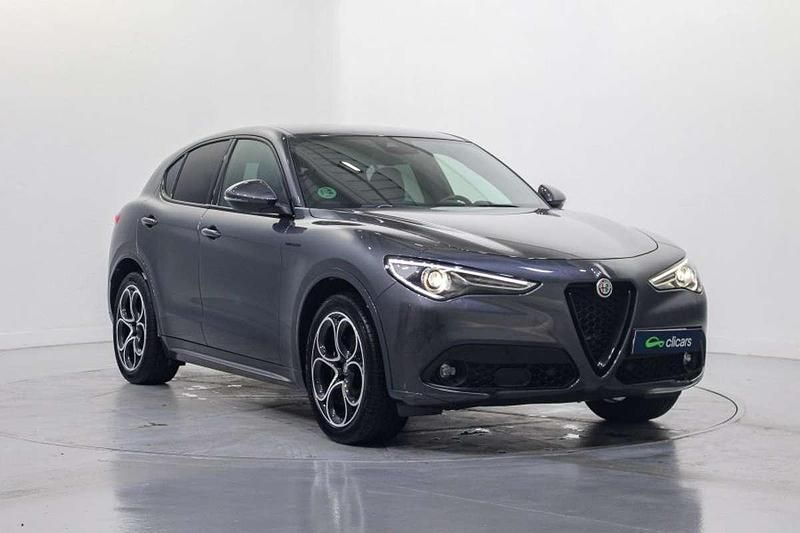 Usado Alfa Romeo Stelvio Veloce 209 CV (153 kW) 2021 Gris SUV