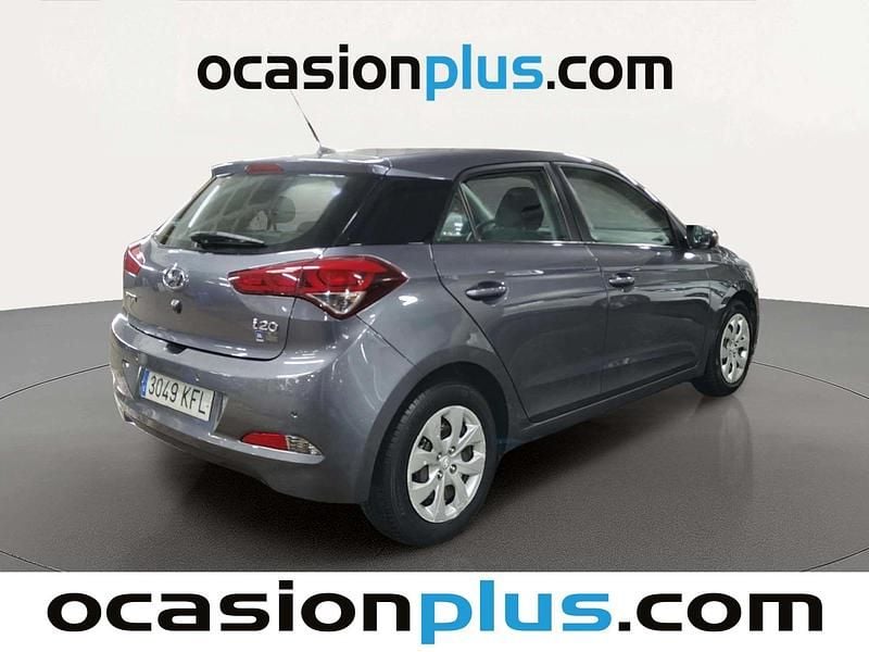Usado Hyundai i20 100 CV (73 kW) 2017 Gris Utilitario