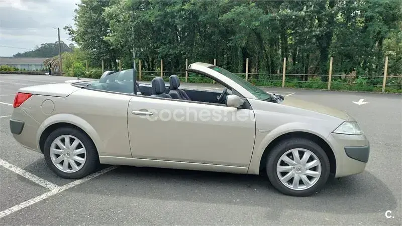 Usado Renault Mégane Cabriolet Dynamique 130 CV (95 kW) 2008 Beige Descapotable
