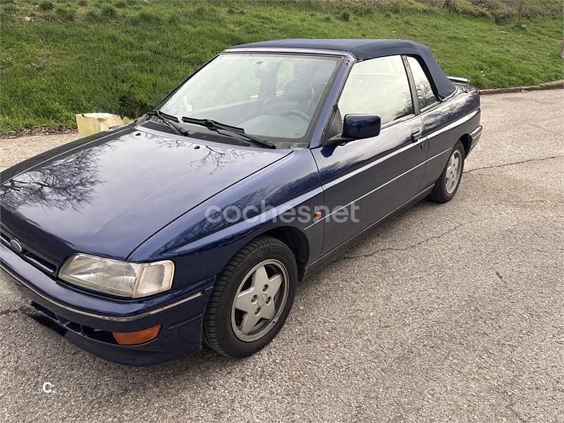 Usado Ford Escort Cabriolet 130 CV (95 kW) 1995 Azul Descapotable