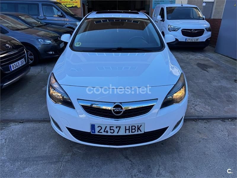 Usado Opel Astra Selective 110 CV (80 kW) 2011 Blanco Berlina