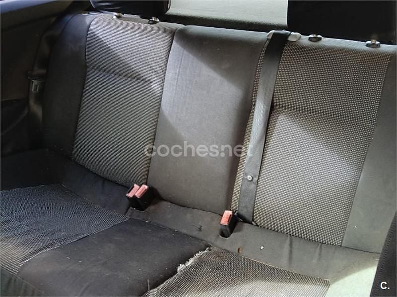 Usado Opel Astra GTC Sport 105 CV (77 kW) 2006 Rojo Berlina