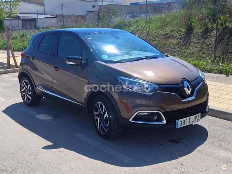 Usado Renault Captur Zen 90 CV (66 kW) 2016 Marrón SUV