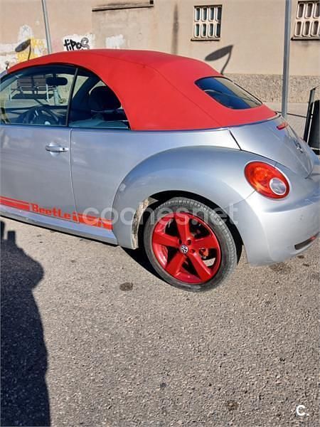 Usado VW New Beetle Cabriolet 105 CV (77 kW) 2006 Gris / plata Descapotable