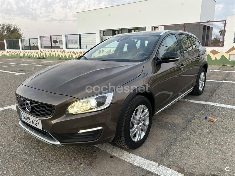 Marrón Usado 2018 Volvo V60 CC Familiar | 17.900 € (Precio justo) - Imagen 1/4