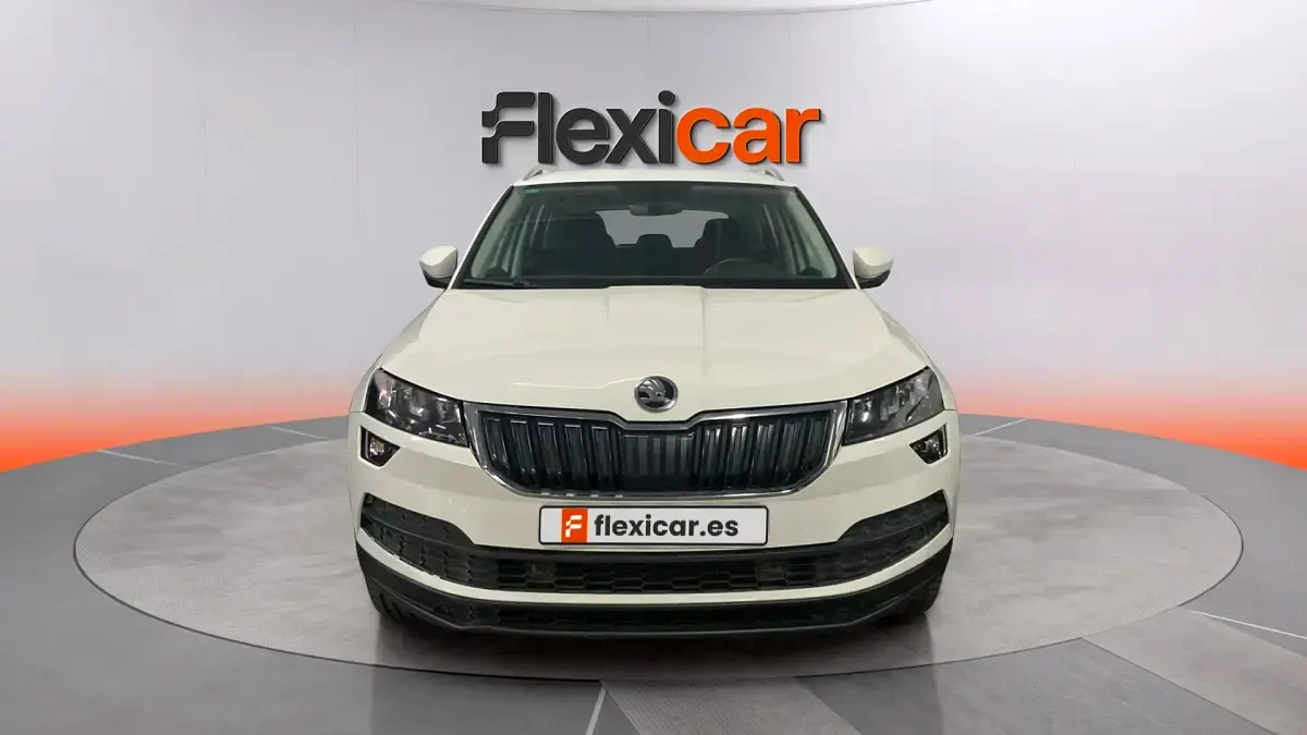 Usado Skoda Karoq Ambition 150 CV (110 kW) 2022 Blanco SUV