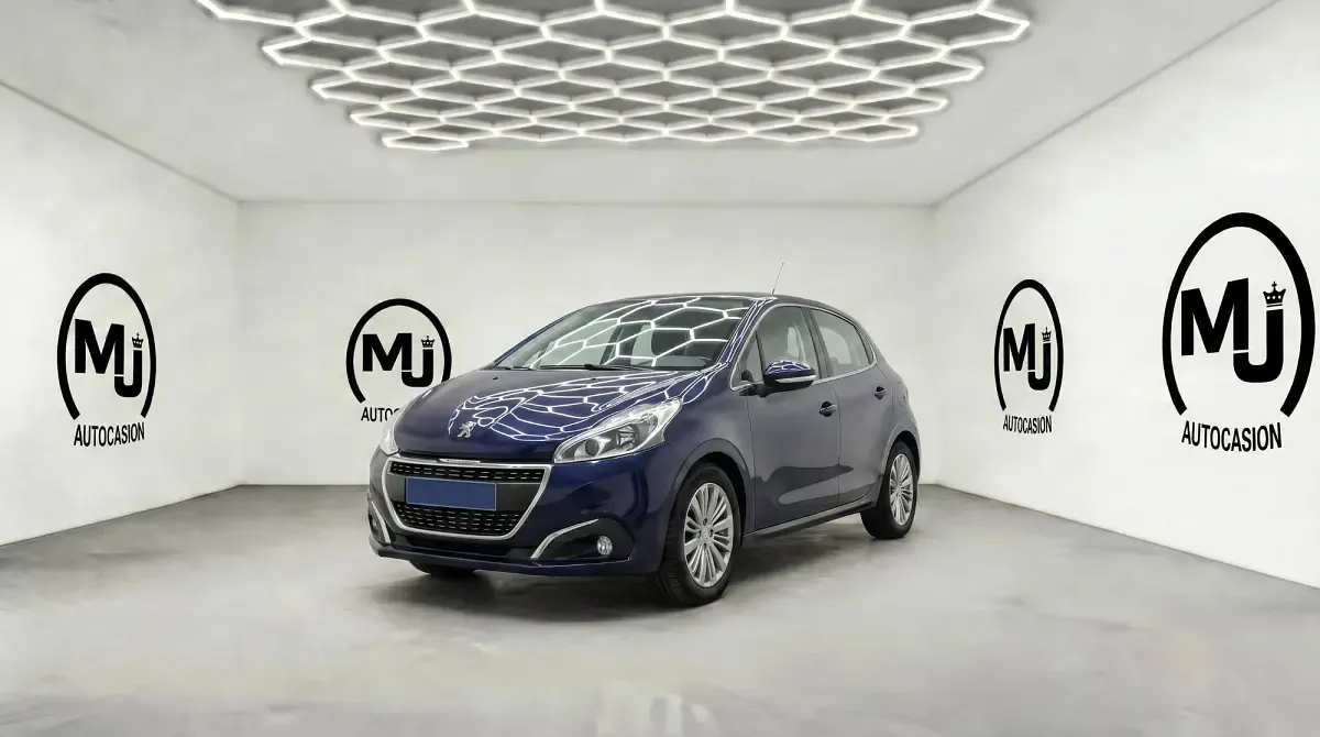 Usado Peugeot 208 Signature Sky 82 CV (60 kW) 2019 Negro Utilitario