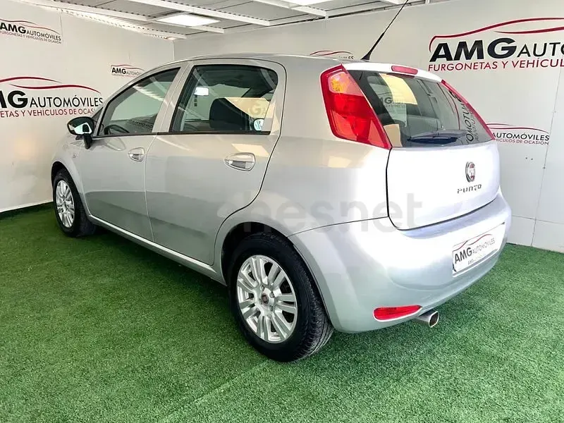 Usado Fiat Punto Pop 69 CV (50 kW) 2016 Gris / plata Utilitario