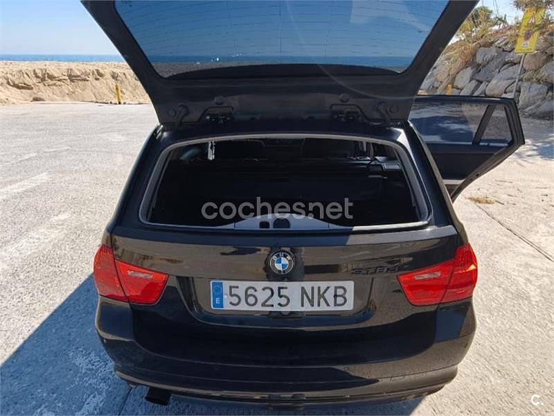 Usado BMW 318 Efficient Dynamics 143 CV (105 kW) 2012 Negro Familiar