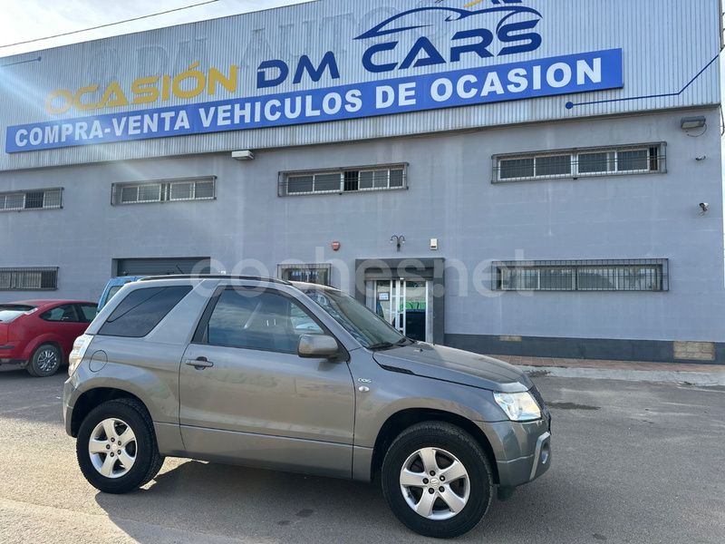 Gris / plata Usado 2008 Suzuki Grand Vitara SUV | 8990 € (Caro) - Imagen 1/4