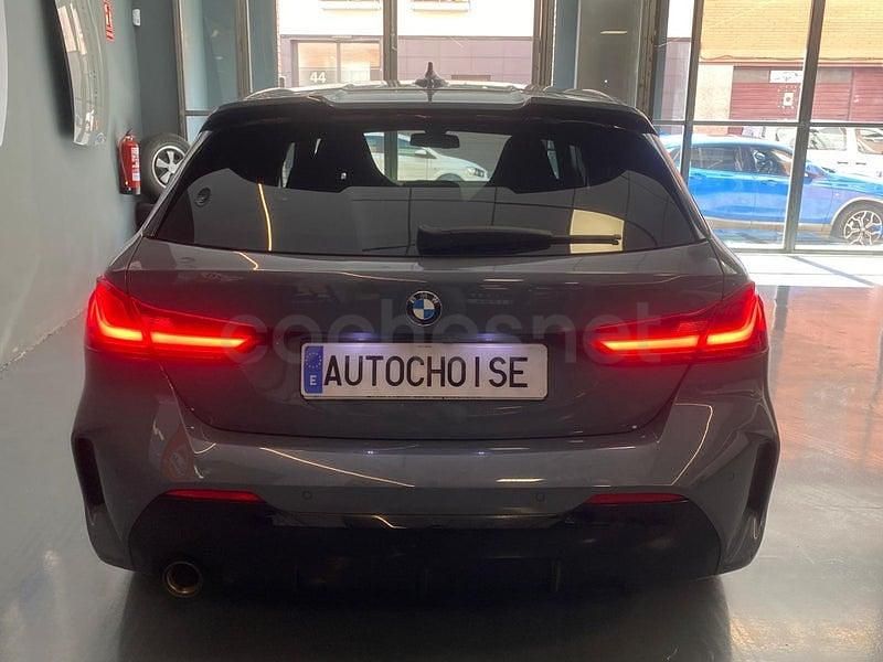Usado BMW 118 M Sport 136 CV (100 kW) 2022 Gris / plata Utilitario