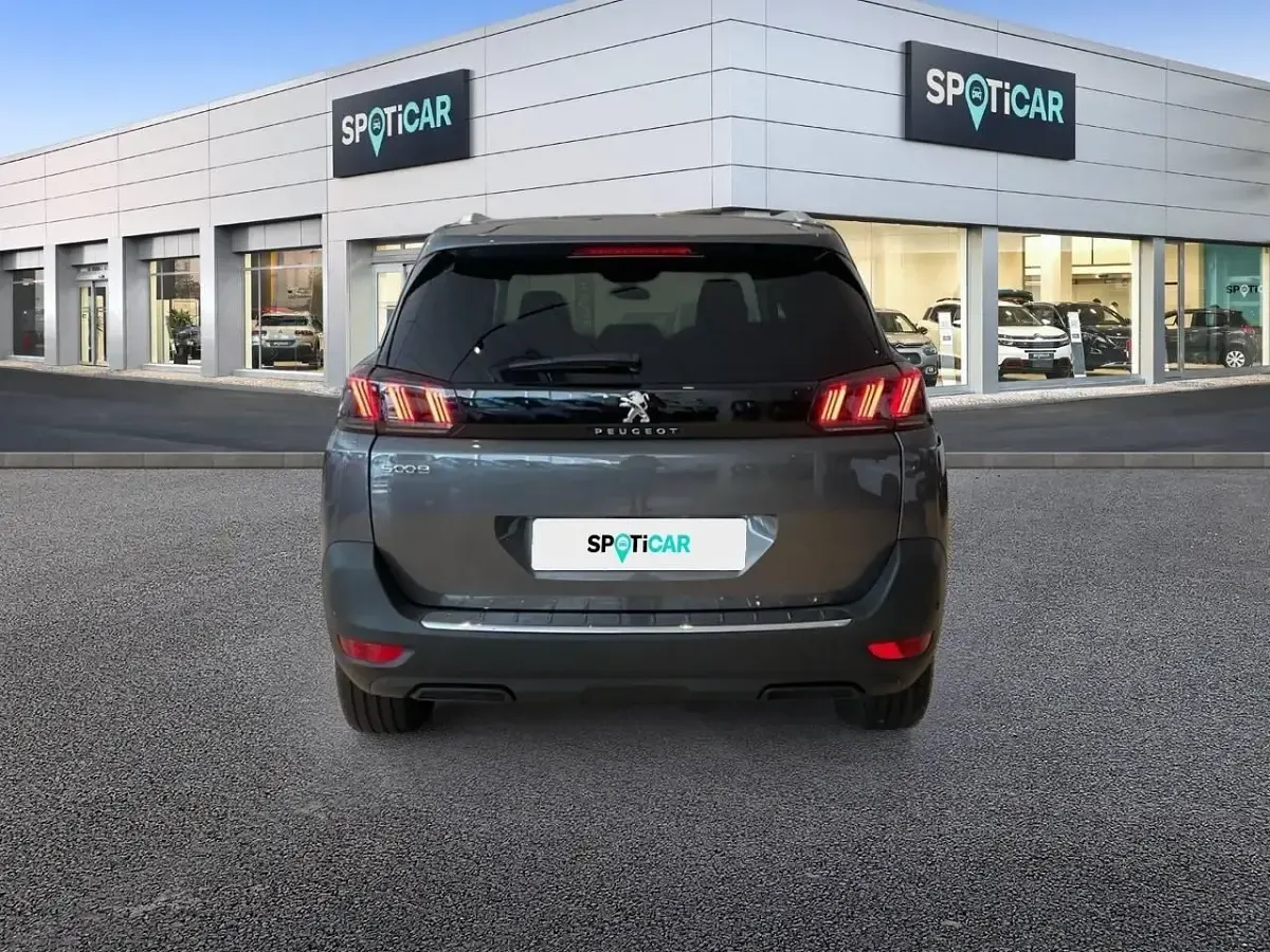Usado Peugeot 5008 Allure 130 CV (95 kW) 2022 Gris SUV